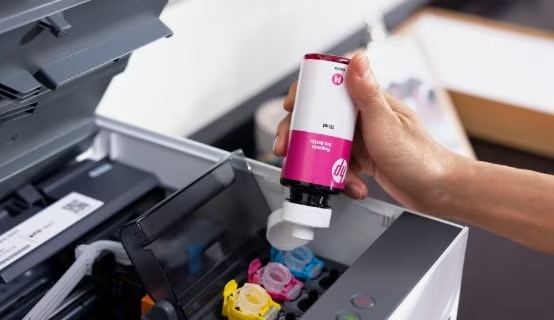 Replenishing ink is clean and easy with HP&rsquo;s innovative spil...